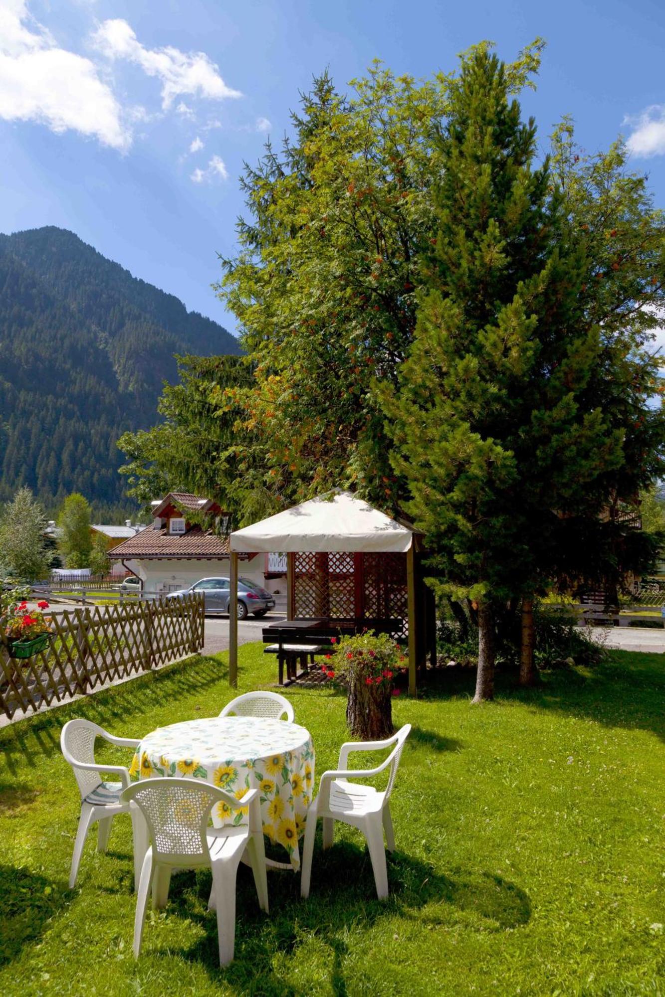 Garni Tyrolia Campitello di Fassa Exterior foto