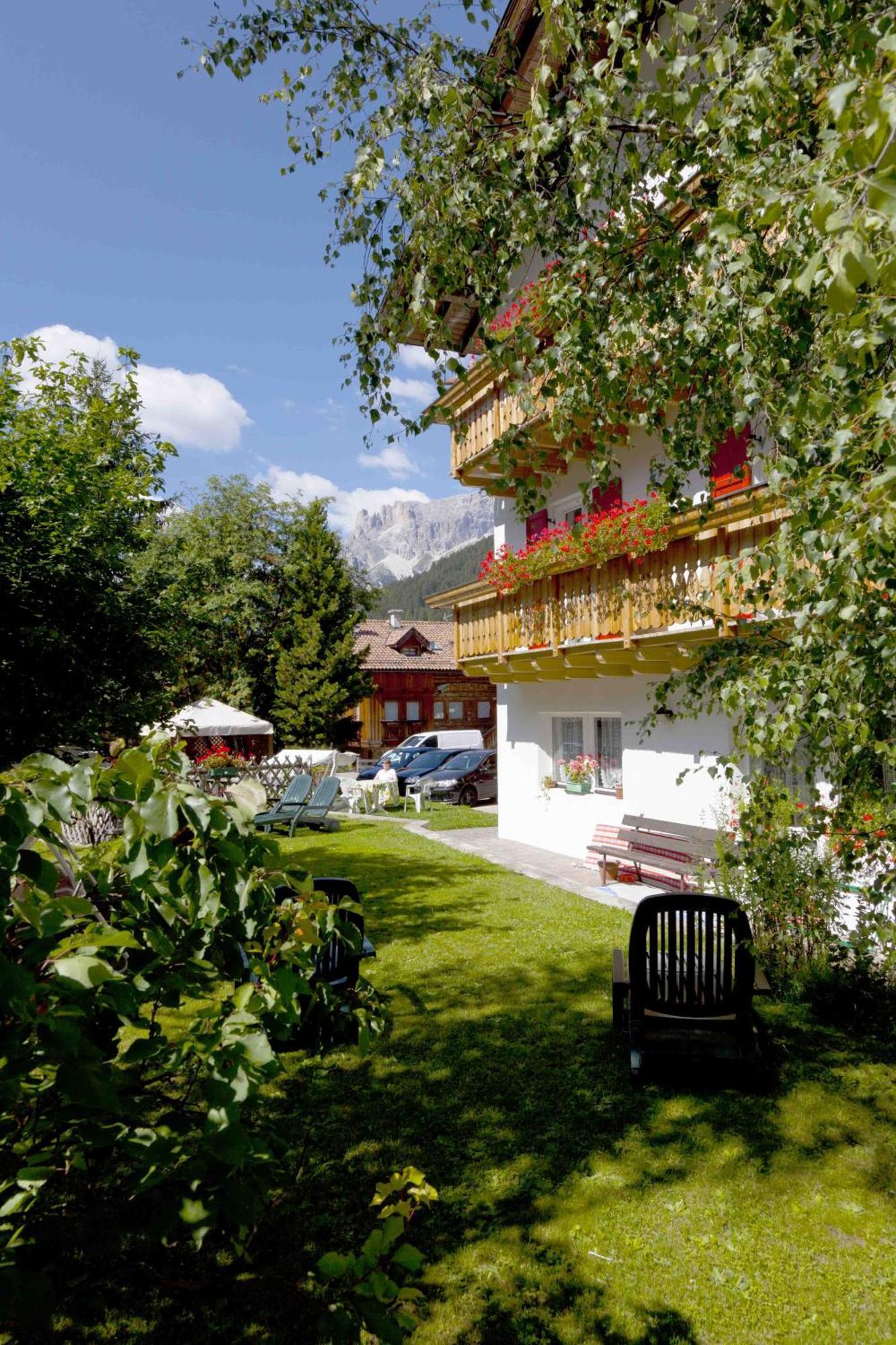 Garni Tyrolia Campitello di Fassa Exterior foto