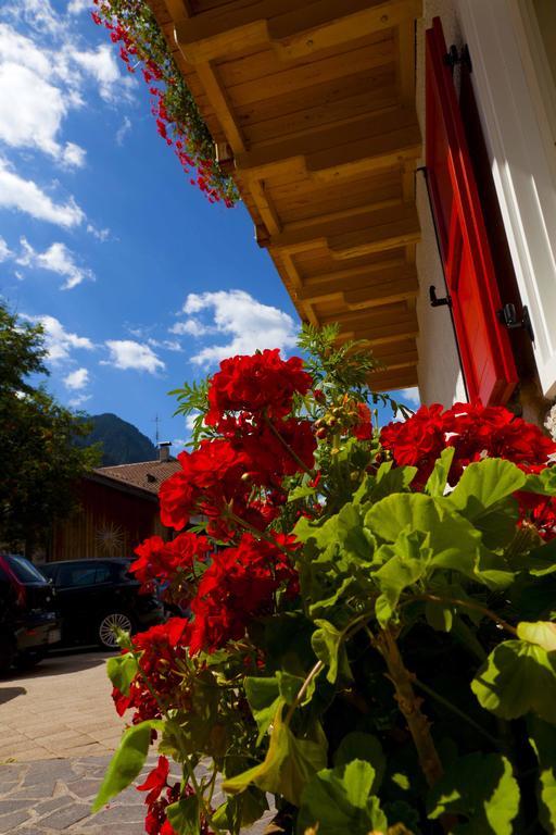 Garni Tyrolia Campitello di Fassa Exterior foto