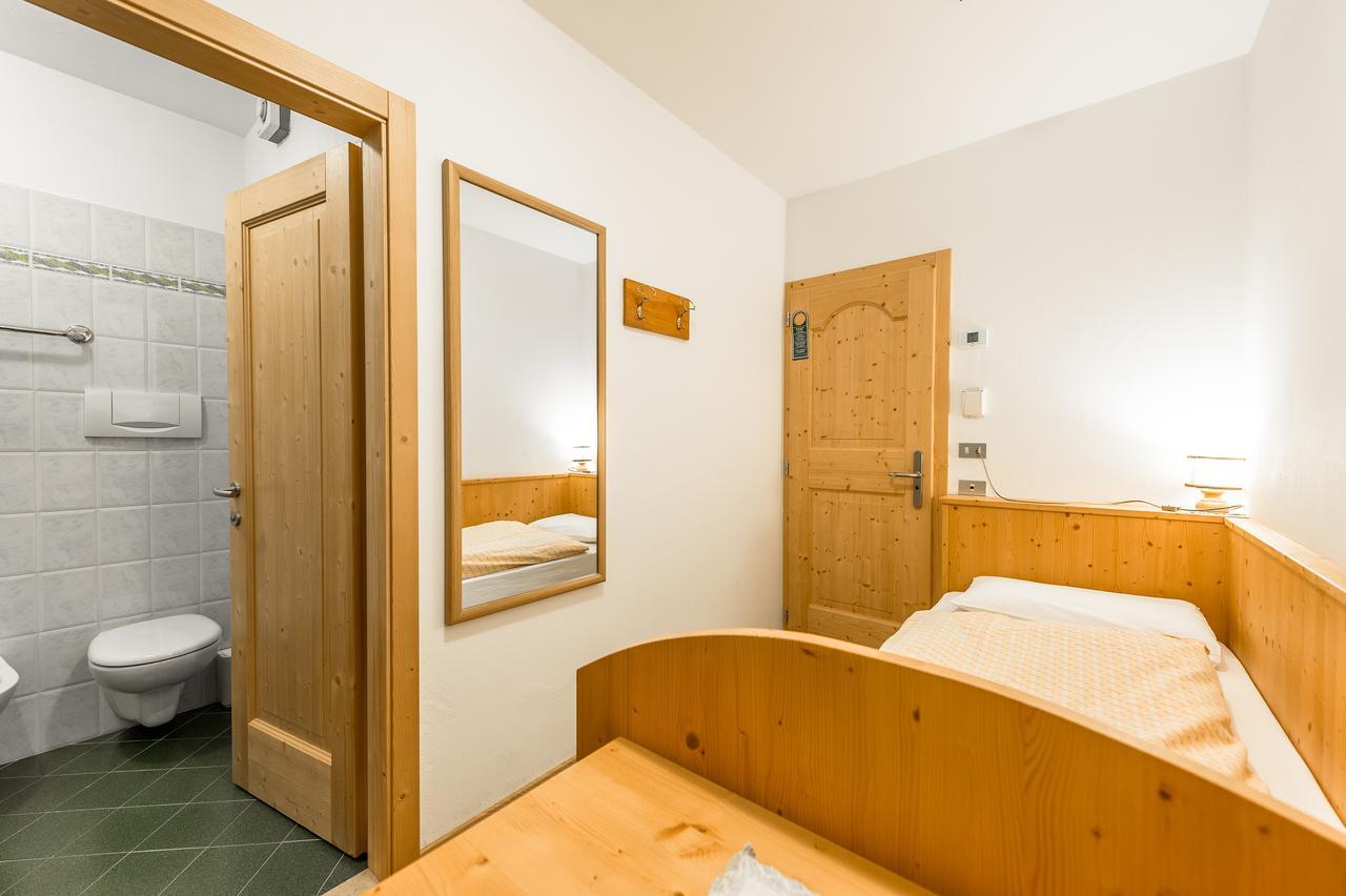 Garni Tyrolia Campitello di Fassa Exterior foto