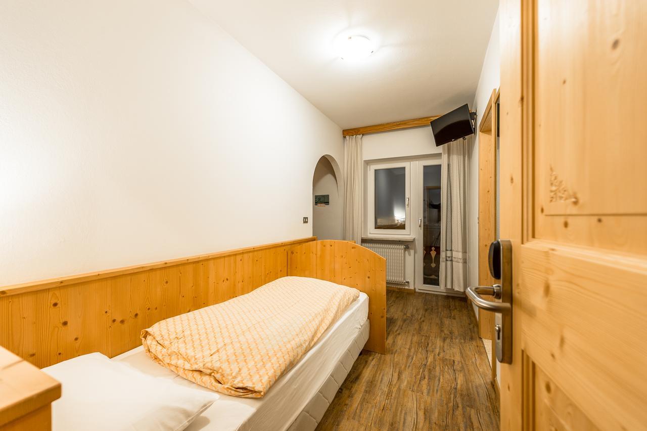Garni Tyrolia Campitello di Fassa Exterior foto